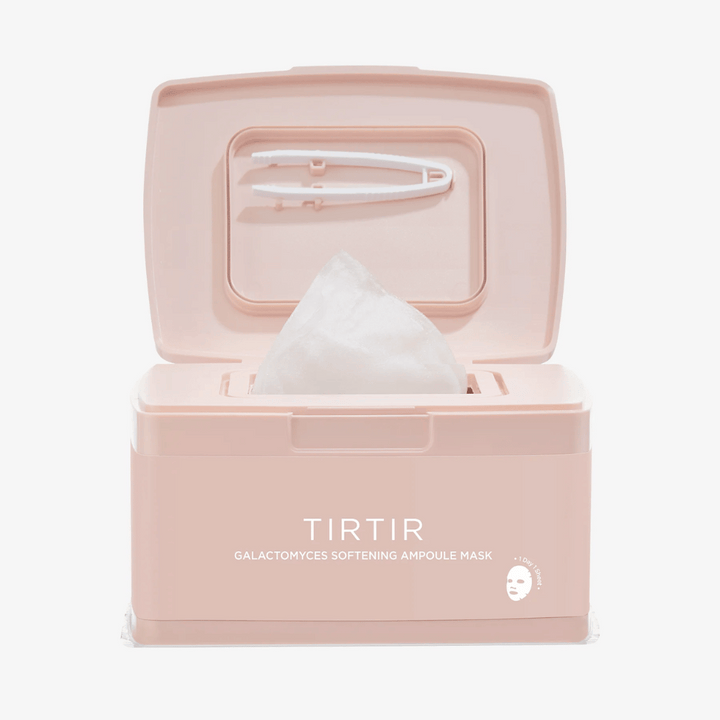 Rosa förpackning med öppet lock som visar en upphöjd sheet mask och medföljande pincett fäst på insidan av locket, märkt med texten "TIRTIR GALACTOMYCES SOFTENING AMPOULE MASK".