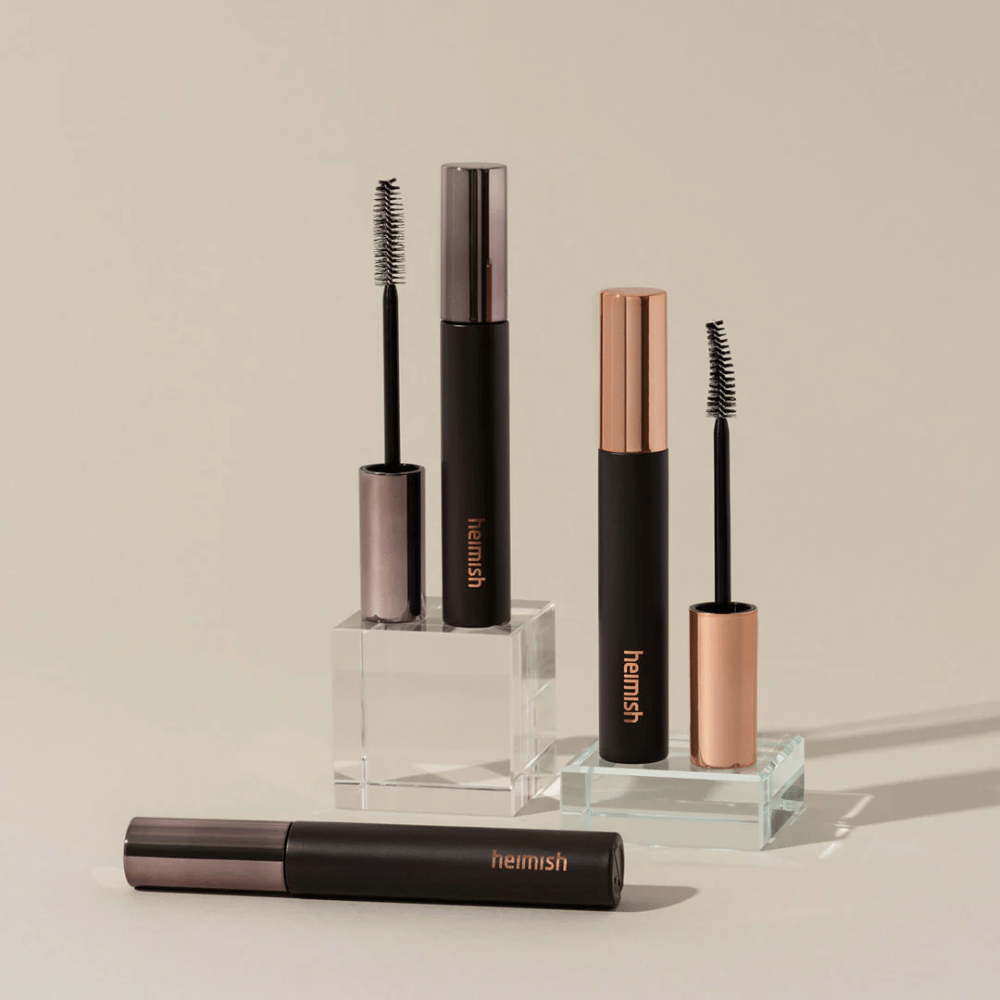 Heimish Dailism Smudge Stop Mascara with visible brushes showing the difference between volume and curling brushes.