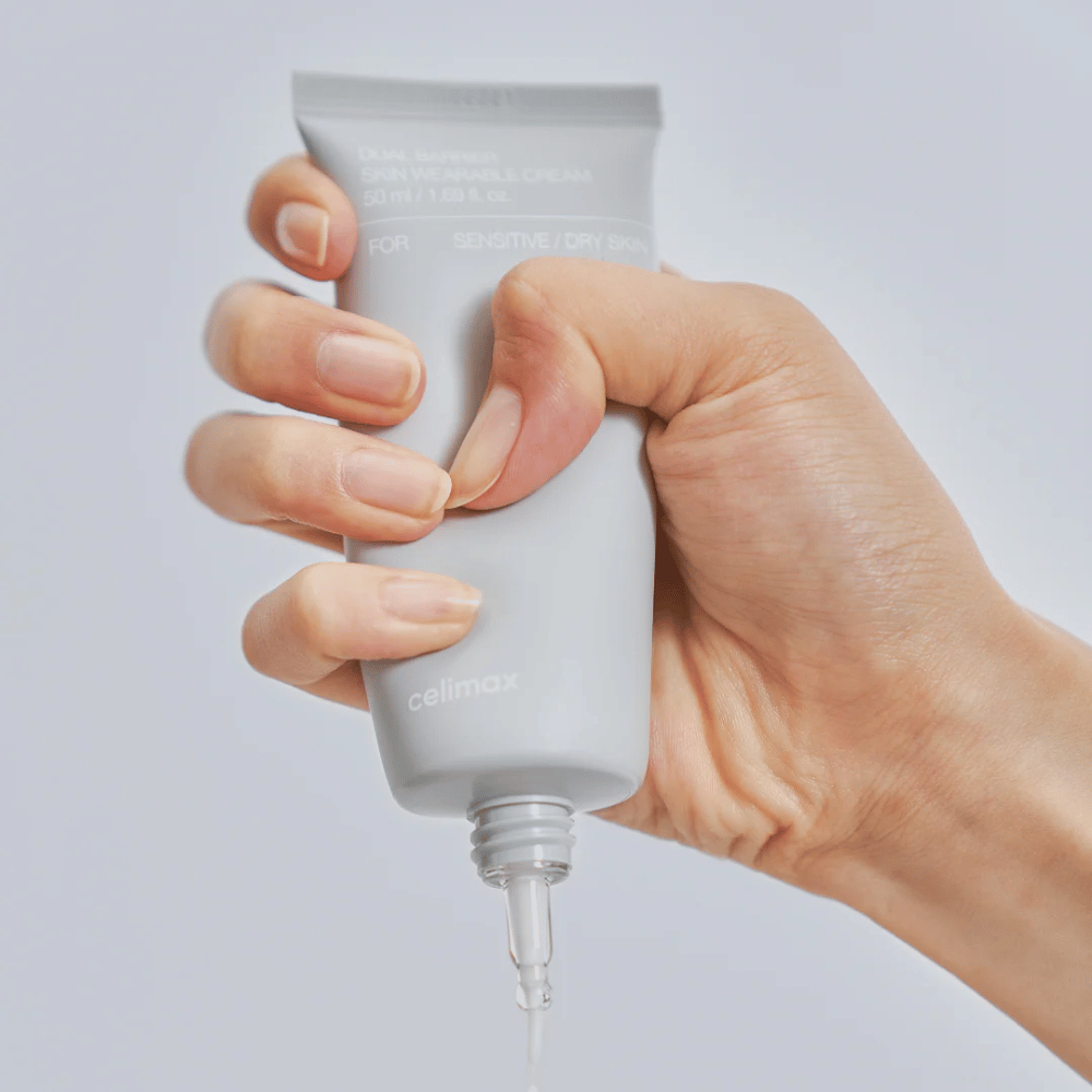 Hand applying Celimax Dual Barrier Skin Wearable Cream, barrier-strengthening face cream for sensitive and dry skin that provides long-lasting hydration and protects the skin barrier.