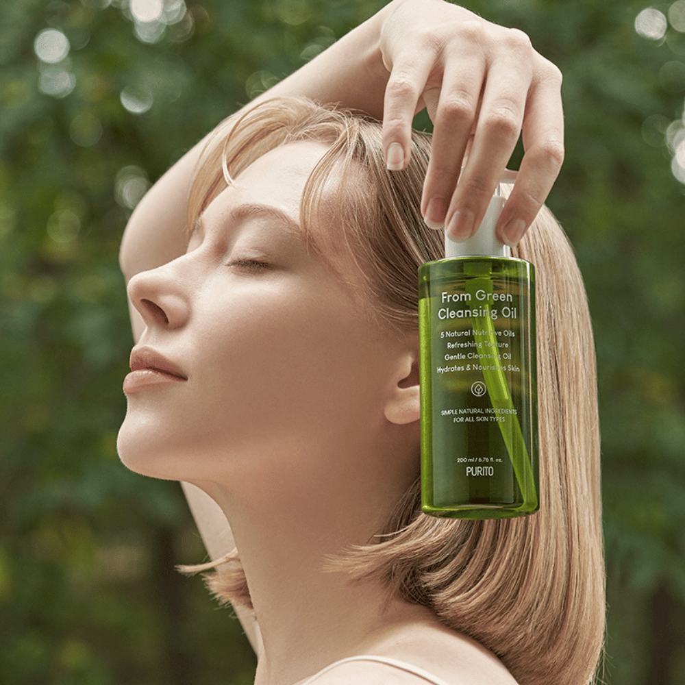 Purito From Green Cleansing Oil is perfect for daily use and suitable for all skin types, even sensitive skin. With five natural nutrient-rich oils, it cleanses the skin deeply without leaving a greasy feel, while moisturizing and caring for the skin.
