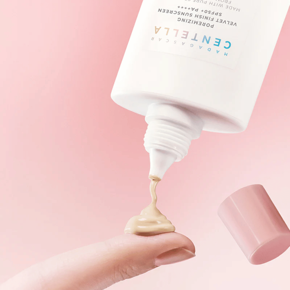 The creamy texture of SKIN1004 Madagascar Centella Poremizing Velvet Finish Sunscreen SPF 50+ PA++++ melts into the skin and gives a natural, velvety finish without stickiness.