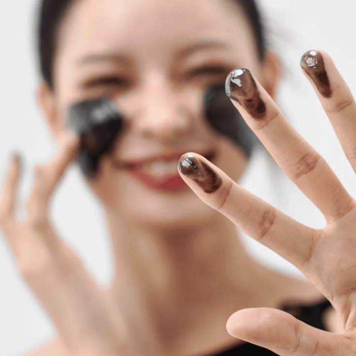 Model applies How Midnight Soothing Cleansing Balm on the skin. Creamy cleansing balm that cleanses deeply and leaves the skin soft and balanced.