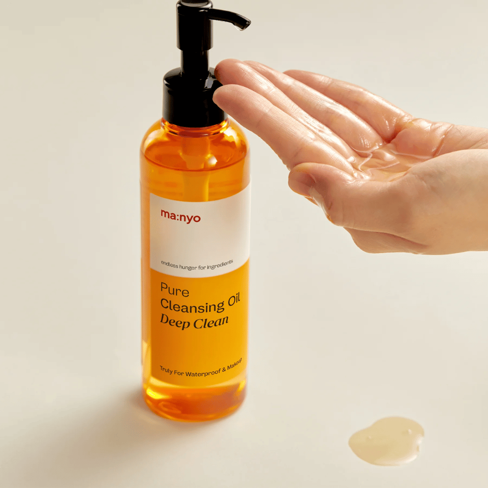 ma:nyo Pure Cleansing Oil Deep Clean applied in hand – mild but powerful cleansing oil suitable for daily double cleansing.