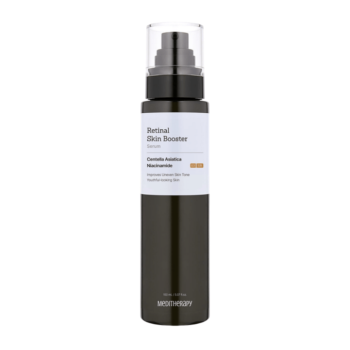 Meditherapy Retinal Skin Booster Serum i mörk pumpflaska. Formulan med Centella Asiatica och niacinamid förbättrar hudtonen och ger ett ungdomligt glow.
