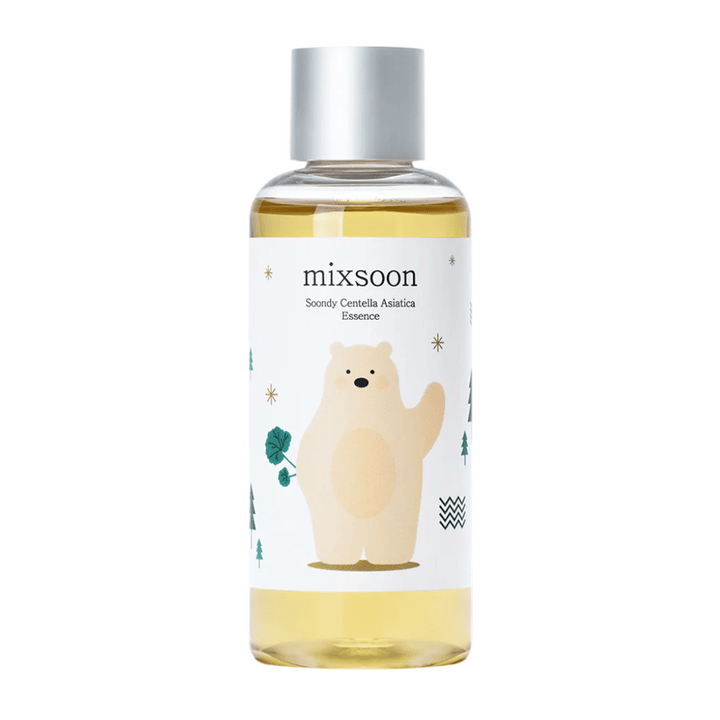 Produktbild av Mixsoon Soondy Centella Asiatica Essence i transparent flaska med björnillustration, mot vit bakgrund.