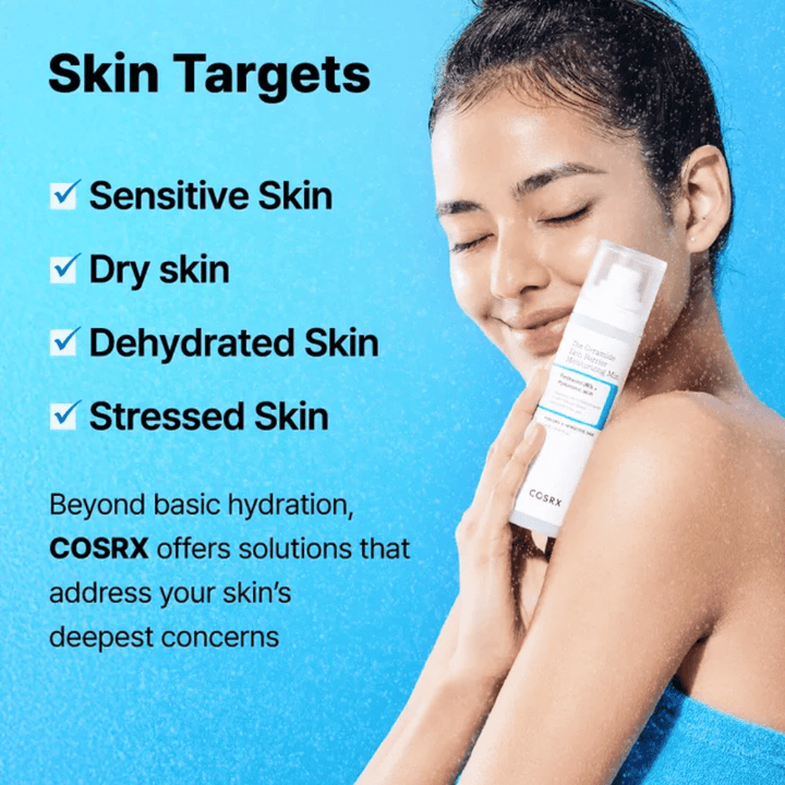 Kvinna håller COSRX Ceramide Skin Barrier Mist – perfekt för känslig, torr och stressad hud som behöver extra fukt.